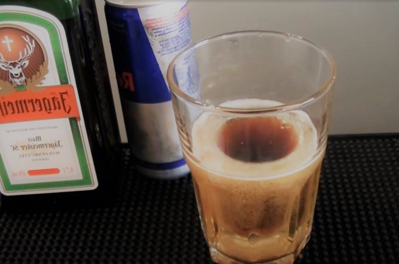 Jägerbomb com Jägermeister