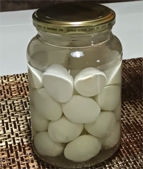 Ovo de codorna em conserva